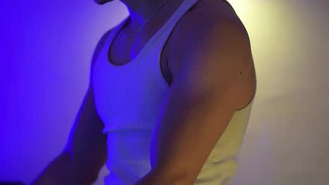 Snapshot of tokyo_oo chatting on 11/16/25, 02:55 tokyo_oo online show from 11/16/25, 02:55