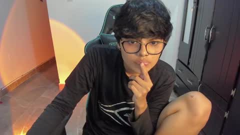 Snapshot of tokyo_uwu chatting on 01/07/25, 01:28 sofi 3 online show from 01/07/25, 01:28