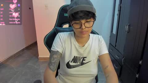 Snapshot of tokyo_uwu chatting on 01/23/25, 07:32 sofi 3 online show from 01/23/25, 07:32