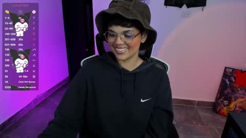 Snapshot of tokyo_uwu chatting on 10/28/25, 02:42 sofi 3 online show from 10/28/25, 02:42