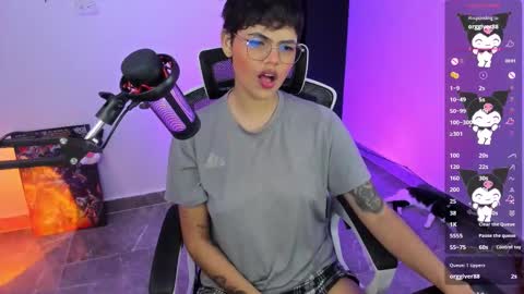 Snapshot of tokyo_uwu chatting on 11/22/25, 12:31 sofi 3 online show from 11/22/25, 12:31