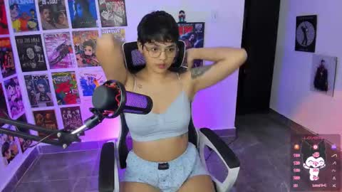 Snapshot of tokyo_uwu chatting on 11/26/25, 05:19 sofi 3 online show from 11/26/25, 05:19