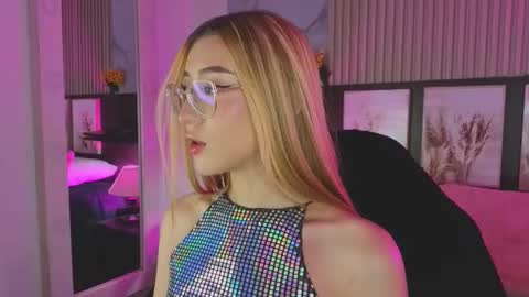 Snapshot of tokyoluu chatting on 11/05/25, 07:36 tokyoluu online show from 11/05/25, 07:36