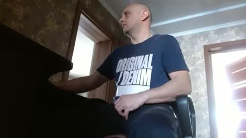 Snapshot of tolianuch chatting on 02/01/26, 10:25 Huligan online show from 02/01/26, 10:25