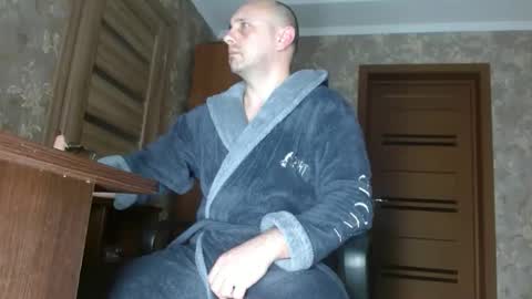 Snapshot of tolianuch chatting on 02/04/26, 08:14 Huligan online show from 02/04/26, 08:14