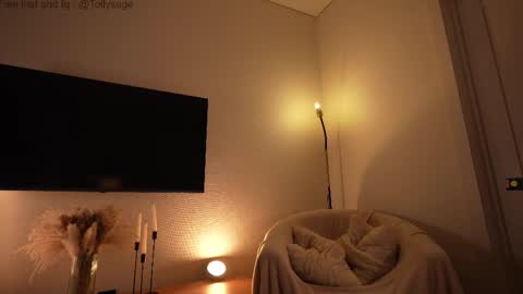 Snapshot of tollysage chatting on 12/19/25, 05:58 Sage. TG channel online show from 12/19/25, 05:58