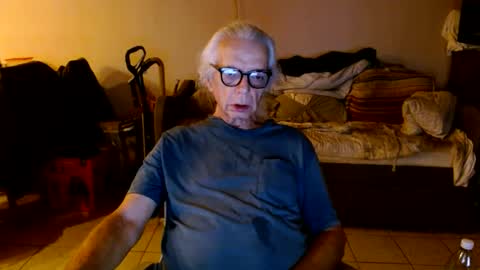 Snapshot of tom112292014 chatting on 09/27/25, 02:05 tom112292014 online show from 09/27/25, 02:05