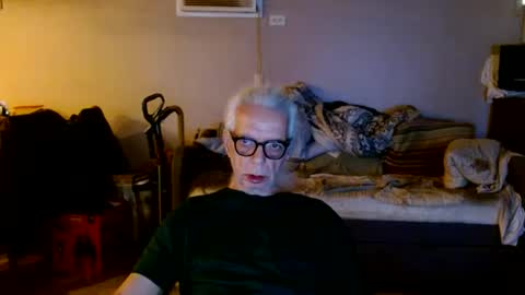 Snapshot of tom112292014 chatting on 10/04/25, 12:47 tom112292014 online show from 10/04/25, 12:47