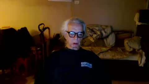 Snapshot of tom112292014 chatting on 10/12/25, 01:48 tom112292014 online show from 10/12/25, 01:48