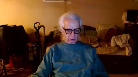 Snapshot of tom112292014 chatting on 12/21/25, 07:54 tom112292014 online show from 12/21/25, 07:54