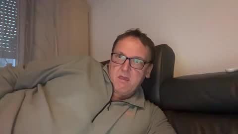 Snapshot of tom6644 chatting on 01/29/25, 04:30 Tom online show from 01/29/25, 04:30