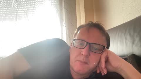 Snapshot of tom6644 chatting on 02/02/25, 12:35 Tom online show from 02/02/25, 12:35