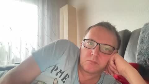 Snapshot of tom6644 chatting on 02/15/25, 04:01 Tom online show from 02/15/25, 04:01