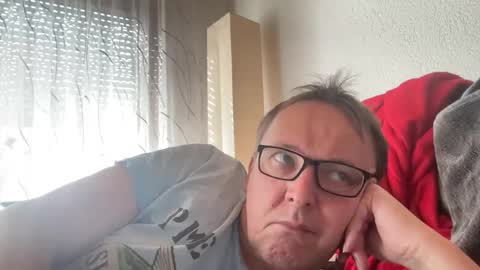 Snapshot of tom6644 chatting on 03/09/25, 10:08 Tom online show from 03/09/25, 10:08