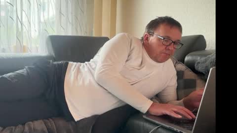 Tom online show from 05/15/26, 04:58