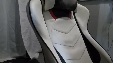 Snapshot of tom6801 chatting on 12/31/24, 09:10 Tom online show from 12/31/24, 09:10