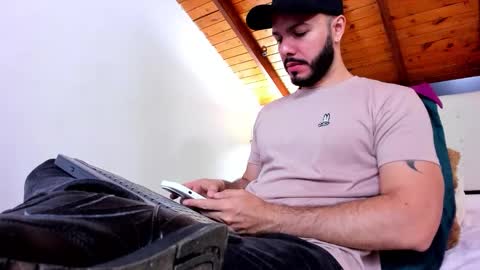 Snapshot of tom_bailey_ chatting on 01/17/26, 12:43 online show from 01/17/26, 12:43