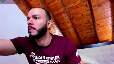 Snapshot of tom_bailey_ chatting on 01/18/26, 12:53 online show from 01/18/26, 12:53