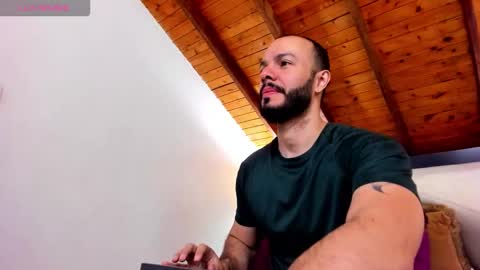 Snapshot of tom_bailey_ chatting on 02/09/26, 12:42 online show from 02/09/26, 12:42