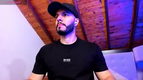 Snapshot of tom_bailey_ chatting on 02/15/26, 01:09 online show from 02/15/26, 01:09