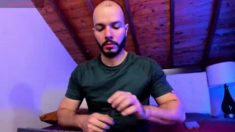 Snapshot of tom_bailey_ chatting on 02/16/26, 12:34 online show from 02/16/26, 12:34