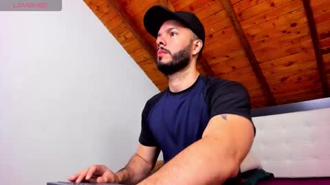 Snapshot of tom_bailey_ chatting on 02/23/26, 12:35 online show from 02/23/26, 12:35