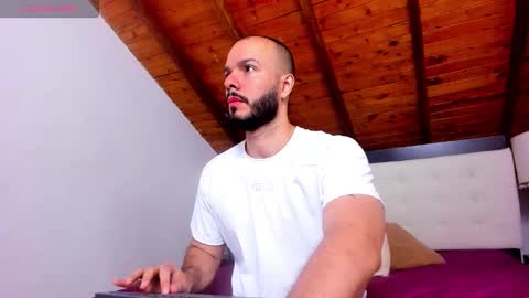 Snapshot of tom_bailey_ chatting on 03/03/26, 12:44 online show from 03/03/26, 12:44