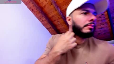 Snapshot of tom_bailey_ chatting on 03/08/26, 12:42 online show from 03/08/26, 12:42