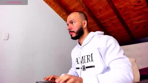 Snapshot of tom_bailey_ chatting on 03/22/26, 12:41 online show from 03/22/26, 12:41