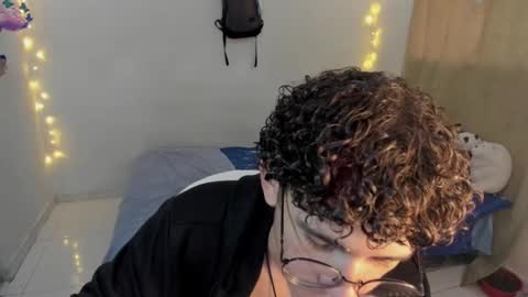 Tom Blue online show from 12/16/25, 04:01