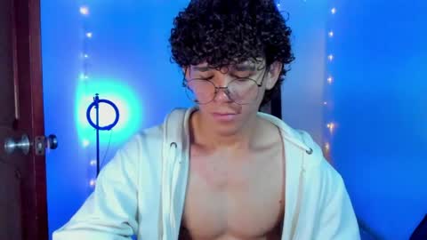 Tom Blue online show from 05/04/26, 04:36