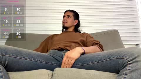 Snapshot of tom_blunt96 chatting on 01/04/25, 03:29 TOM online show from 01/04/25, 03:29