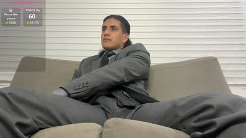 Snapshot of tom_blunt96 chatting on 01/28/25, 03:57 TOM online show from 01/28/25, 03:57