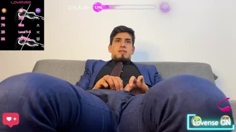 Snapshot of tom_blunt96 chatting on 04/17/26, 01:25 TOM online show from 04/17/26, 01:25