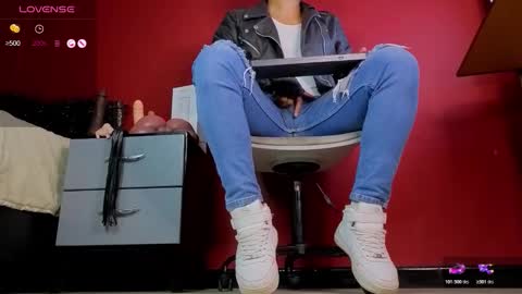 Snapshot of tom_brown12 chatting on 10/29/25, 01:52 Tom online show from 10/29/25, 01:52