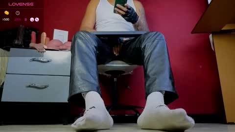 Snapshot of tom_brown12 chatting on 12/01/25, 12:48 Tom online show from 12/01/25, 12:48