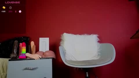 Snapshot of tom_brown12 chatting on 12/02/25, 01:33 Tom online show from 12/02/25, 01:33