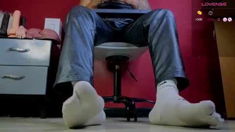 Snapshot of tom_brown12 chatting on 12/20/25, 12:07 Tom online show from 12/20/25, 12:07