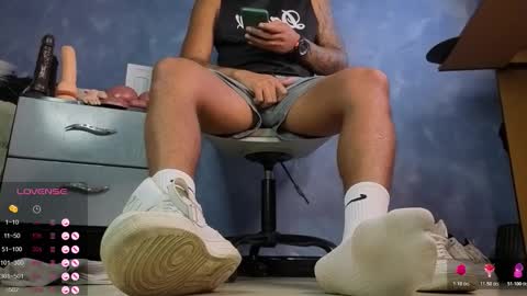 Snapshot of tom_brown12 chatting on 02/05/26, 10:14 Tom online show from 02/05/26, 10:14