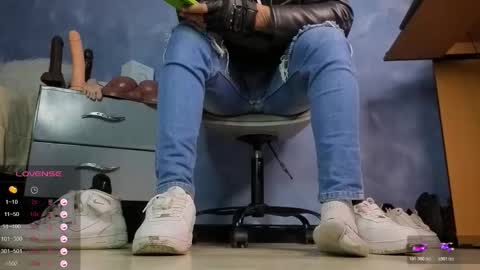 Snapshot of tom_brown12 chatting on 02/12/26, 01:28 Tom online show from 02/12/26, 01:28