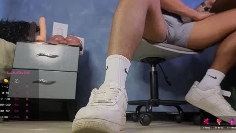 Snapshot of tom_brown12 chatting on 03/08/26, 08:01 Tom online show from 03/08/26, 08:01