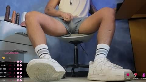 Snapshot of tom_brown12 chatting on 03/28/26, 02:38 Tom online show from 03/28/26, 02:38