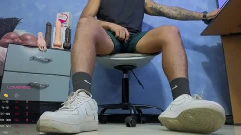 Snapshot of tom_brown12 chatting on 04/05/26, 03:15 Tom online show from 04/05/26, 03:15