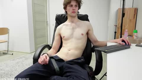 Snapshot of tom_chance chatting on 10/18/25, 11:38 tom online show from 10/18/25, 11:38