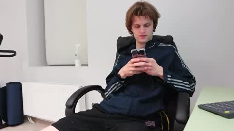 tom online show from 05/04/26, 01:34