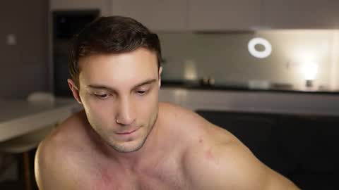 Snapshot of tom_fordd chatting on 12/17/25, 07:42 Tom online show from 12/17/25, 07:42