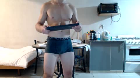 Snapshot of tom_show chatting on 01/15/25, 07:05 tom_show online show from 01/15/25, 07:05