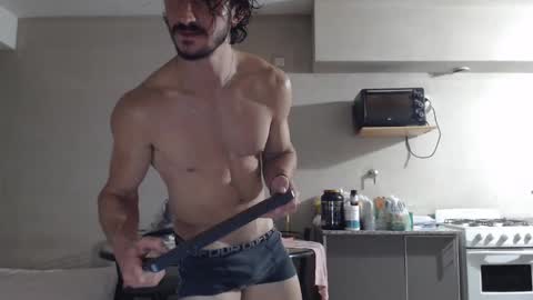 Snapshot of tom_show chatting on 03/01/25, 02:26 tom_show online show from 03/01/25, 02:26