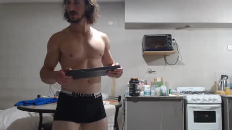 Snapshot of tom_show chatting on 11/23/25, 06:35 tom_show online show from 11/23/25, 06:35