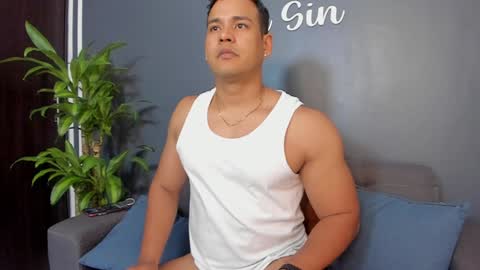 Snapshot of tom_sin_ chatting on 12/16/24, 09:31 Tom Sin online show from 12/16/24, 09:31